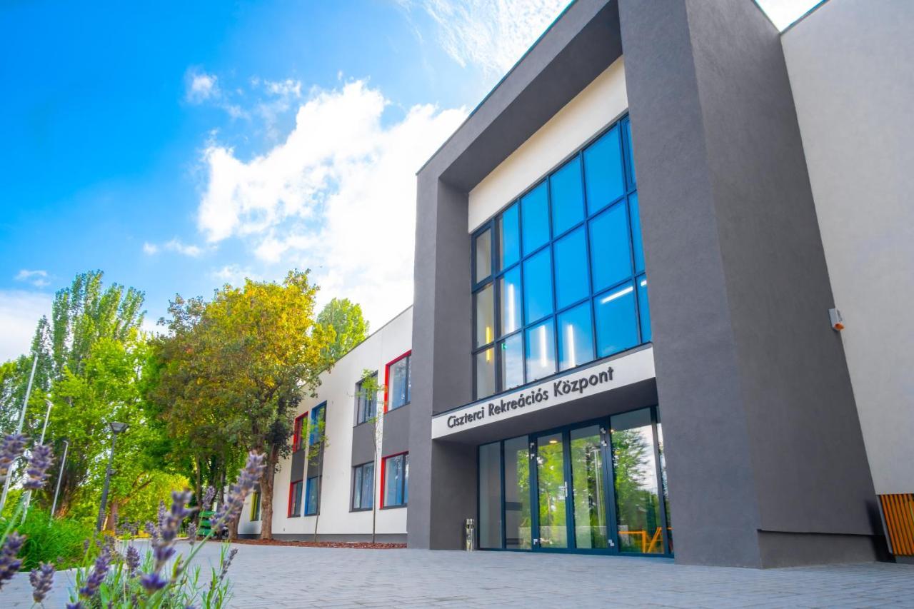 Ciszterci Rendezvenykoezpont Bed & Breakfast Balatonalmadi Exterior photo